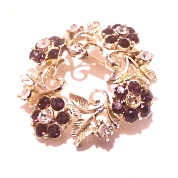 Vintage Gold Tone Flower and Leaf Circle Brooch - Picture 3 of 6